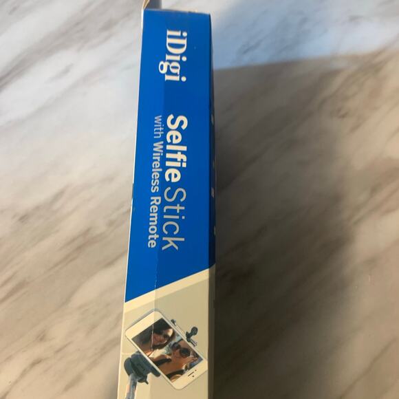 Selfie Stick With Wireless remote - Picture 4 of 4